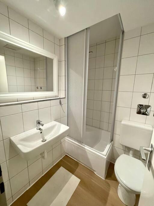 Schickes Apartment mit Balkon in Düsseldorf Exterior foto